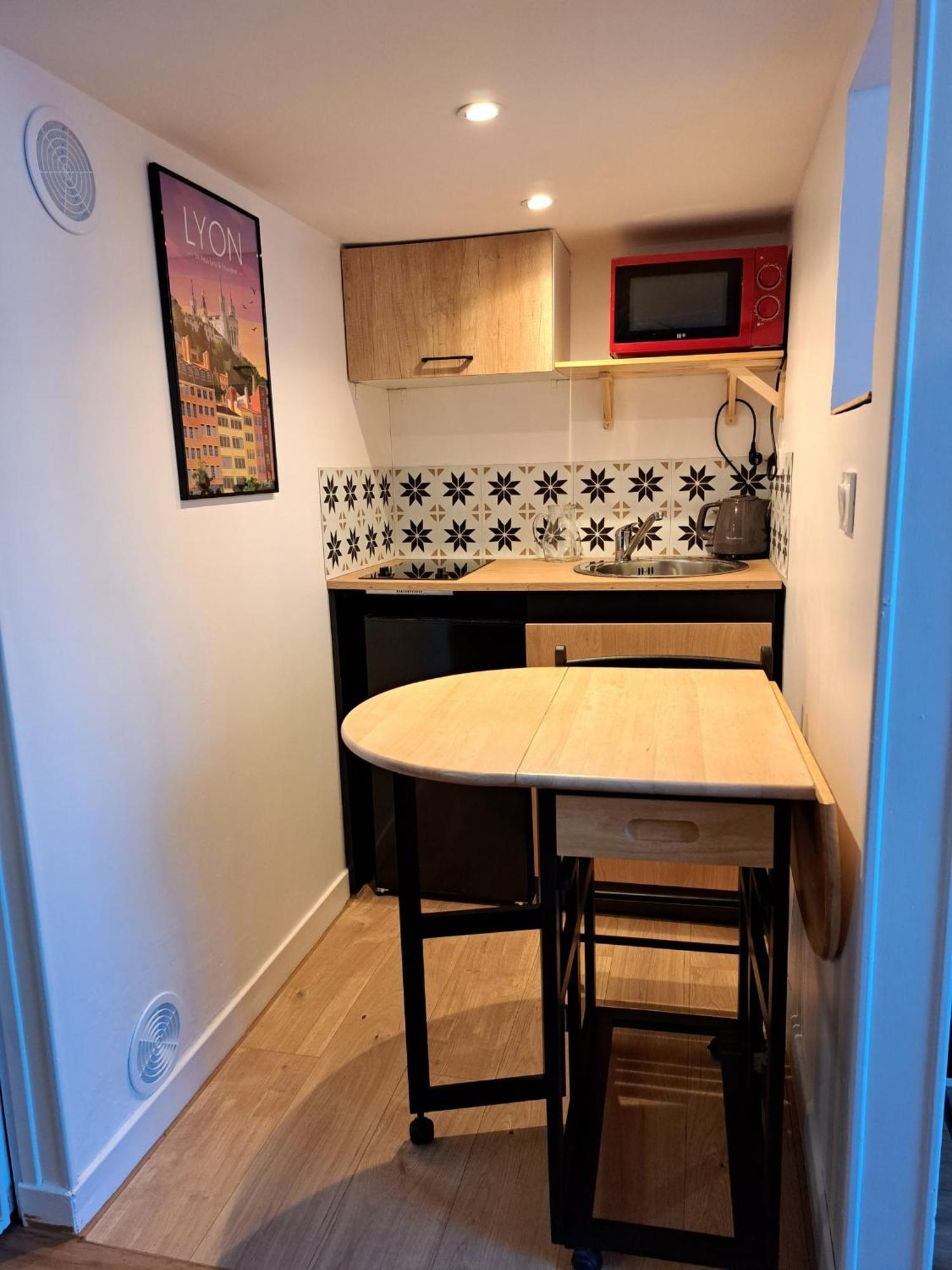 Cosy Entierement Renove A Deux Pas De Lyon *