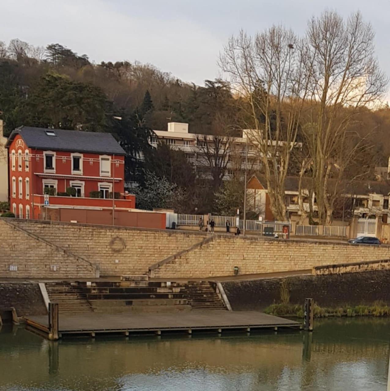 Cosy Entierement Renove A Deux Pas De Lyon * Fontaines-sur-Saone
